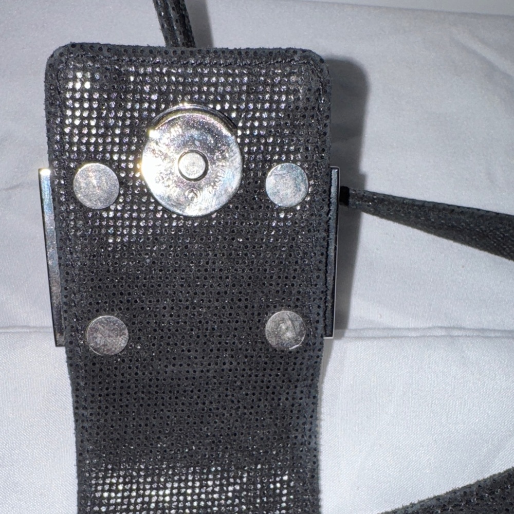 Chic Black Shoulder Bag with Embellished Clasp - Picture 3 of 7